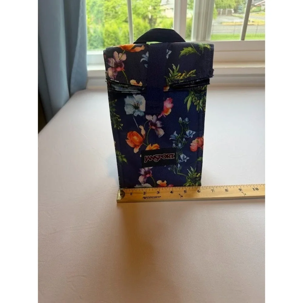 Perfect Preppy Navy and Floral  Lunch Sack by Jansport - Great Condition